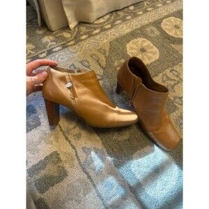 Jennifer Moore size 6 bootie